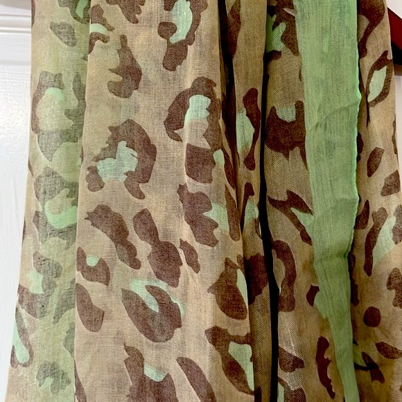 Women’s Mint and Leopard Print Scarf/ Wrap - Picture 2 of 7
